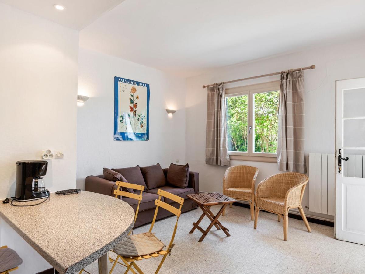 Flat In A Beautiful Building With Pool Leilighet Mèze Eksteriør bilde