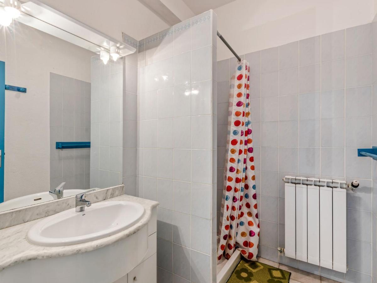 Flat In A Beautiful Building With Pool Leilighet Mèze Eksteriør bilde