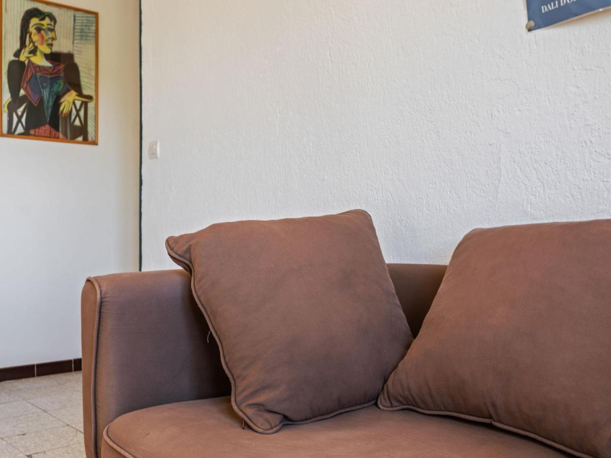Flat In A Beautiful Building With Pool Leilighet Mèze Eksteriør bilde